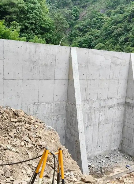 徐州贾汪区重力式挡土墙